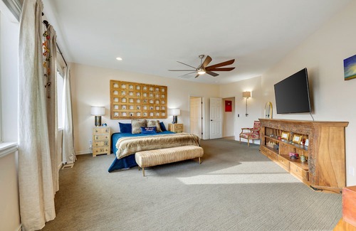 Redlands House | Beautiful 5BR Redlands Home with Fabulous Monument Views