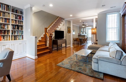 Capitol Hill House | A Capitol Hill Home Large and Comfortable 4BR 2.5 Bath