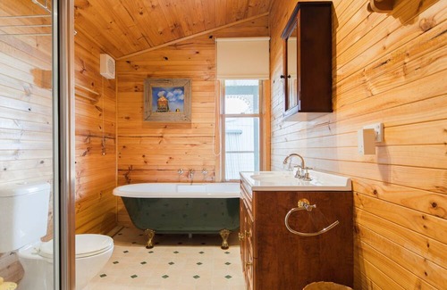 Tenby Point Cottage | Silverstone Cottage and Studio