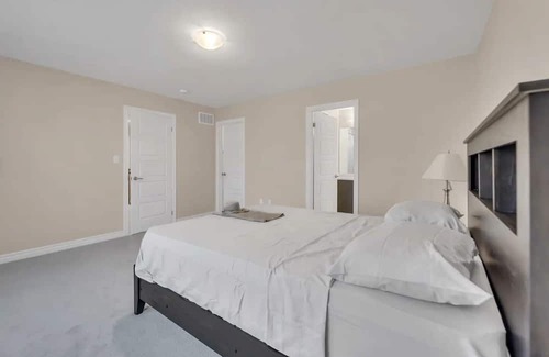 Breslau House | 3 Bed Town near Kitchener/Waterloo