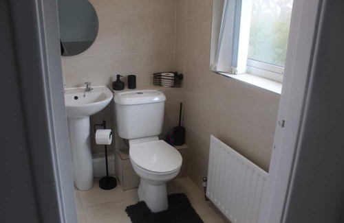 Dudley House | Perfect for Contractors, Nurses/Doctors and families for short stay leisure.