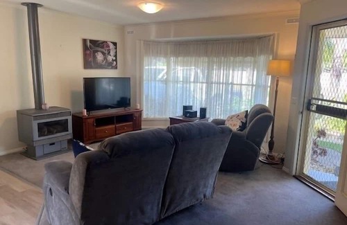 Euroa Cottage | Graysan - Family Friendly Unit in Euroa