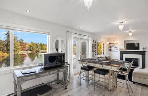 Esquimalt House | 3-bedroom, 1-bathroom and beautiful garden hideaway in Gorge