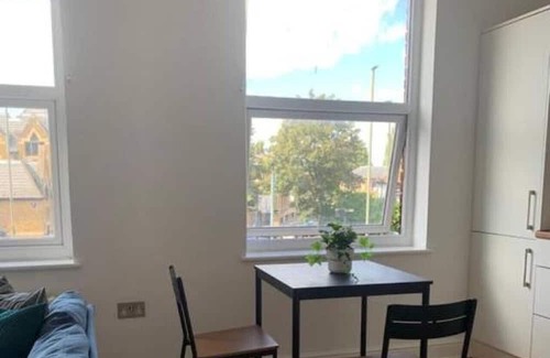 Epsom Apartment | Perfect 1 bed -10 East St Flat 2