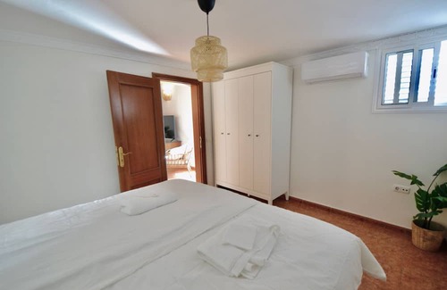 Lomo Quiebre Apartment | A tastefully designed apartment with a private balcony overlooking the harbour.