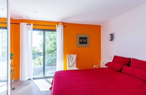 Miramar House | Holiday Home 'Villa La Londe Les Maures' with Private Pool, Wi-Fi and Air Conditioning