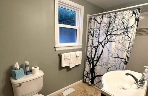 Leicester House | Cozy Lake House