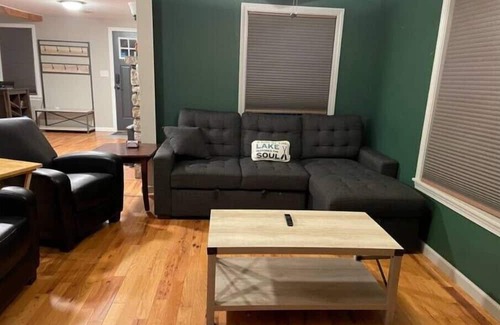 Leicester House | Cozy Lake House