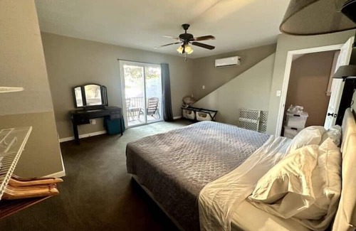 Leicester House | Cozy Lake House