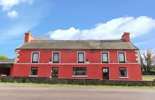 Skibbereen House | Homerez - House in Skibbereen, Bar included