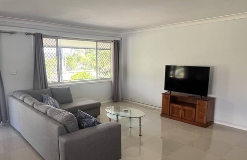 Nambucca Heads Apartment | Ocean Breeze (Wi-Fi)
