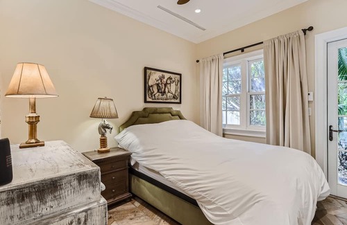 Palm Beach - West Palm Beach House | Fatio desigend 5 bd/6.5 ba Estate | Private Pool | Beach acccess | Quiet North End