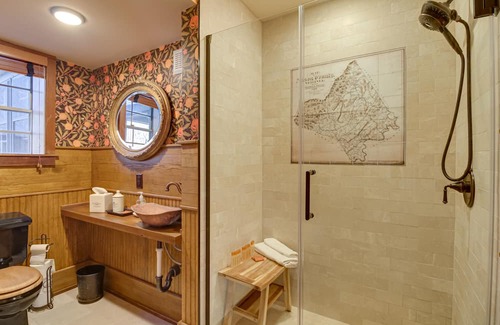 Roseland House | Spacious Virginia Home w/ Porch & Mountain Views