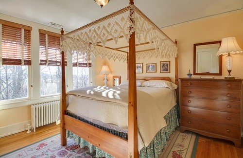 Roseland House | Spacious Virginia Home w/ Porch & Mountain Views