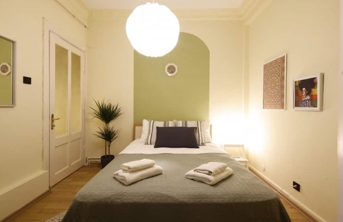 Talimhane Apartment | Vibrant Flat with Excellent Location in Beyoglu