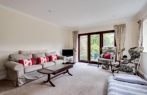 Yarnton Apartment | Spacious 1-Bedroom Flat with garden & free parking