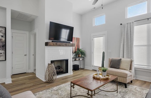 Gallatin House | New Luxury Home close to Nashville