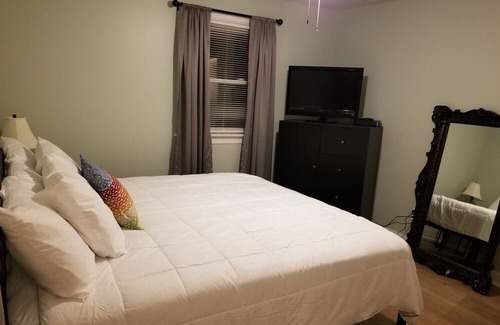 Varina House | Private Secluded Home near Airport and Downtown