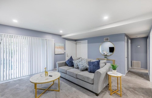 Towson Apartment | Heart of Towson *Parking*Gym*Pool*Gym*Smart TV