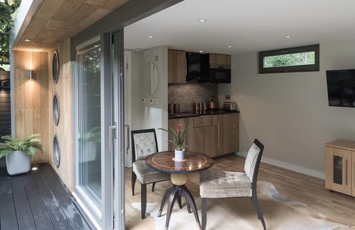 Hillrise Cabin | Stunning Highgate / Crouch End Garden Annexe