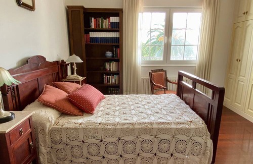 Ortigueira Villa | Lovely, spacious, sunny Villa with private fenced-off garden near beaches!