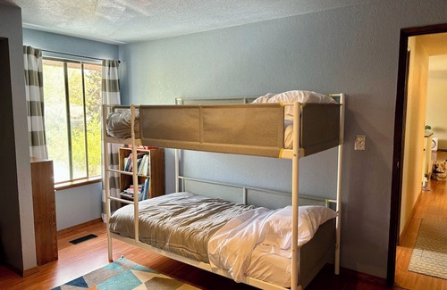 Pullman House | Comfortable Family Home in Pullman