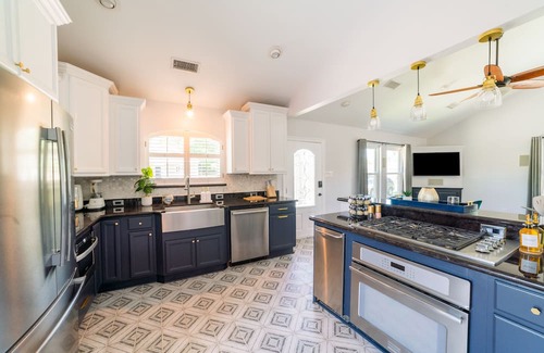 Chalmette House | 2 Story Cottage w/ heated pool and jacuzzi+bonfire