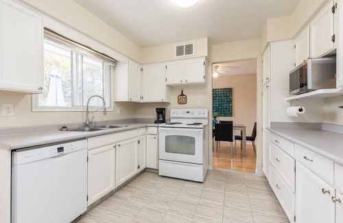 Sardis House | Tranquil Oasis: Relax & Recharge