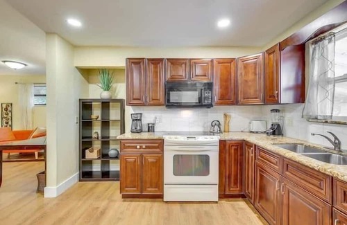 Plantation Apartment | 3 Bedroom 760686 by Houzlet