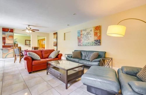Plantation Apartment | 3 Bedroom 760686 by Houzlet