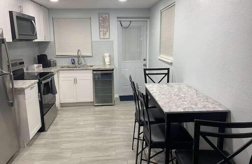 Parrish Apartment | 2 Bedroom 788395 by Houzlet