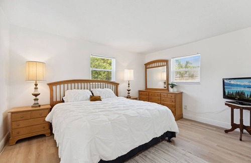 Stuart House | Home by the Water: Nature Parks ~ 15 Miles of Trails~ Fire Pit ~ Boat Parking