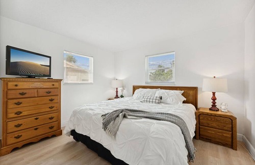 Stuart House | Home by the Water: Nature Parks ~ 15 Miles of Trails~ Fire Pit ~ Boat Parking