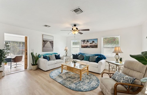 Stuart House | Home by the Water: Nature Parks ~ 15 Miles of Trails~ Fire Pit ~ Boat Parking