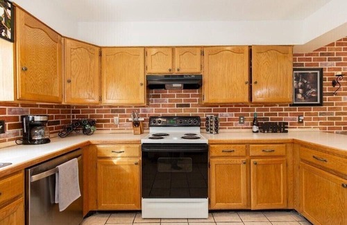 Sheridan House | Large Family Size Home Near Lakes, Rivers and Historical Attractions