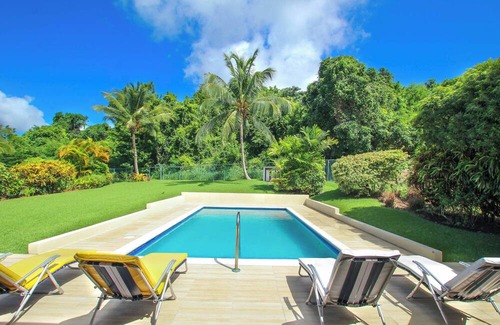 Speightstown House | 3-Bed Family Friendly Home with Pool Just 2 mins from Beach - Chindwin