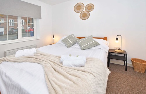 Newcastle-Under-Lyme House | Tansey House: A Serene Residential Haven Near the Heart of the City!