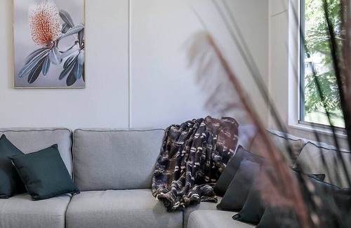 Stafford Heights Apartment | The Palms A Classic Queensland Retreat