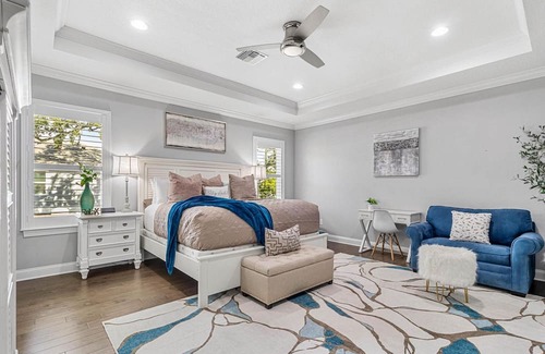 SoHo House | Luxury Living ~ 5 bedroom SoHo Hyde Park Near Bayshore Blvd, Berns, & Epicurian