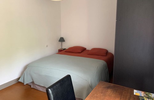 Cherisay House | Maison de Village du 18ème, Piscine Intérieure Chauffée & Sauna, Étang, 2h Paris