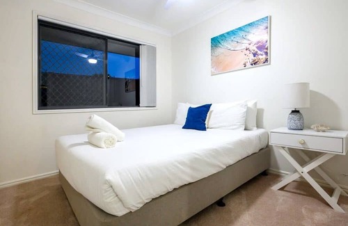 Gold Coast House | Relaxing Hope Island Retreat with Pool and Study