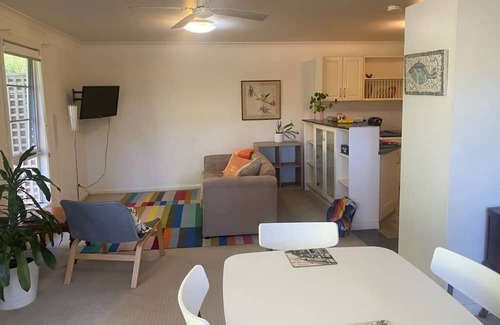 Yass Apartment | Very Comfortable Granny Flat - breakfast included
