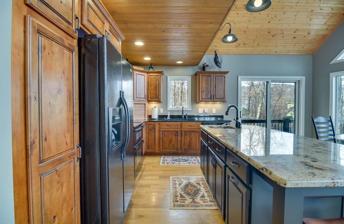 Pedlars Edge Cottage | Wintergreen Resort Home: Close to Slopes & Trails