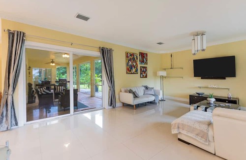 Southwest Ranches Villa | Beautiful Spacious 3 bed Home on an acre lot in South Florida