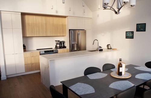 Owl's Head Ski Resort Condo | Ski-In/Ski-Out. Owl's Head New Penthouse - View on Mountain & Lake