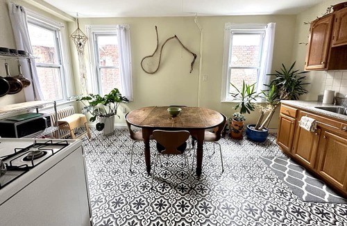 Queens House | Charming two bedroom monthly rental in the heart of Rockaway Beach!
