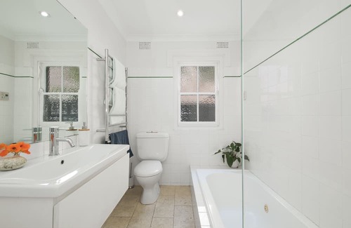 Bronte House | Bronte Breezes - Beautiful Family Home