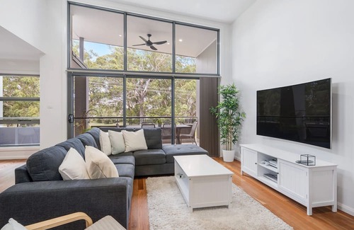 North Haven Apartment | North Heaven - Modern Apartment with Balcony River Views and Pool