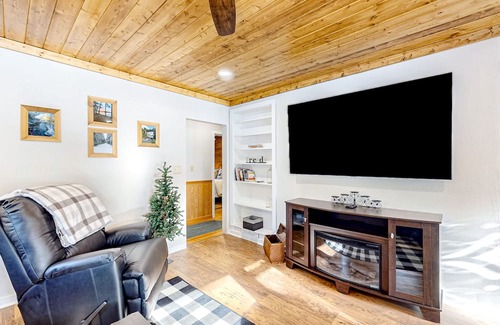 Land O Lakes House | Tranquil & sunny nature retreat with fire pit, W/D & patio - near lakes & trails