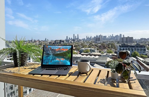 Richmond North Apartment | Modern Apartment with 180° Balcony Views Overlook Melbourne City W/Free Parking